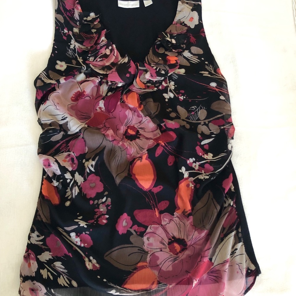 New York and Company V neck sleeveless top